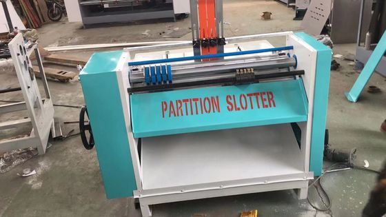 300X800mm Καρτόνι επεξεργασία αυτόματη αναρρόφηση τροφοδότης κυματοειδής διαχωριστικό slotter