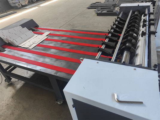 300X800mm Καρτόνι επεξεργασία αυτόματη αναρρόφηση τροφοδότης κυματοειδής διαχωριστικό slotter