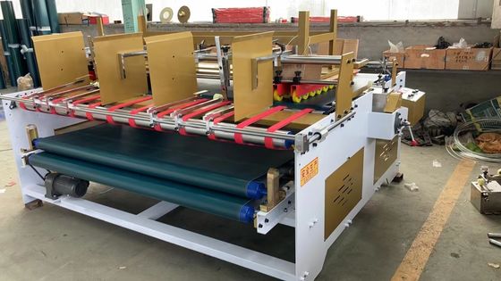 2000 KG ημιαυτόματη μηχανή κολλήματος φακέλων για κυματοειδή κουτιά στα τυπογραφεία