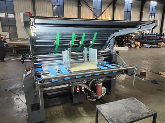 Ημι-αυτομική μηχανή laminating φλάουτα 380V τάσης για εξατομικευμένη πλαστική συσκευή