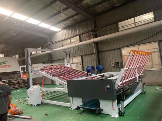4500 KG Σταθερή μηχανή κοπής Flexo Grooving αυτόματη στοίβα για κυματισμένο φλάουτο
