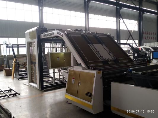 Μέγιστη ταχύτητα 6000 φύλλα/ώρα τάση 380V Φλάουτα Λαμιναριστική μηχανή για κυματοειδές κουτί
