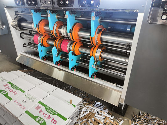 Ημι- αυτόματο 3 χρώματα Flexo μελάνι εκτύπωση Slotting πεθαίνει μηχανή κοπής με αλυσίδα τροφοδοσίας