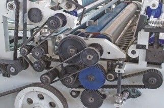 Επαγγελματική 5500 KG φλάουτα και χαρτόνι laminating μηχανή με 1200*960*2200mm μέγεθος