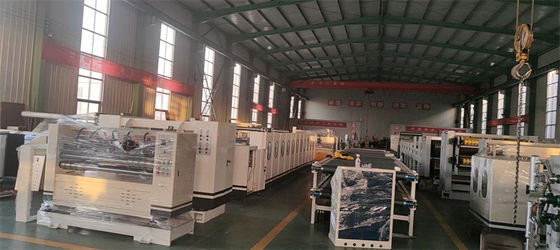 12.5KW Servo κύριο κινητήρα Τρία πλάγια κυματοειδή χαρτόνι γραμμή παραγωγής για κουτιά