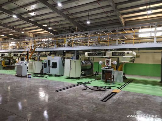 12.5KW Σερβοκινητήρα 5 στρώσης κυματοειδής χαρτόνι γραμμή παραγωγής για καταστήματα τροφίμων και ποτών