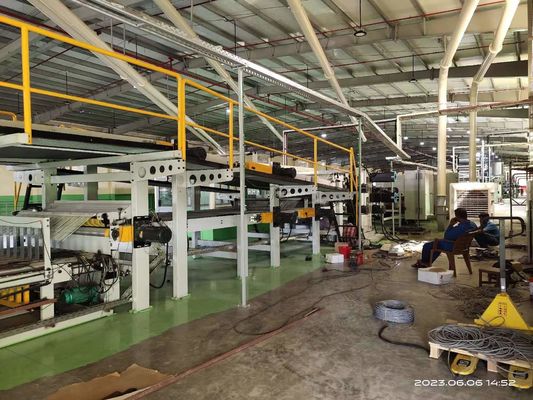 Πλήρως αυτόματη υψηλής ταχύτητας 3 5 7 γραμμή παραγωγής κυματοειδούς χαρτονιού για την κατασκευή κουτιών χαρτονιού