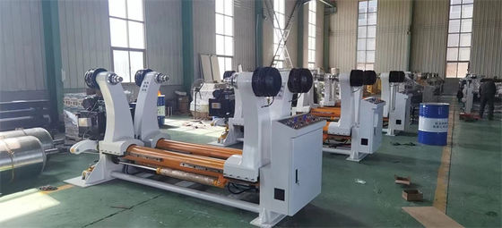 4500 KG Δυνατότητα 3 πλεγμάτων κυματοειδούς χαρτονιού Γραμμή παραγωγής Μείωση μήκους 300mm-9999mm